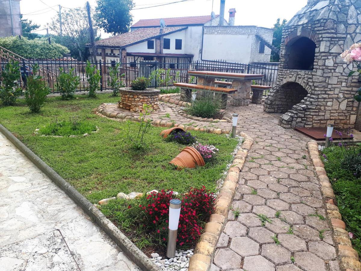 Apartment Terra Rossa Kaštelir Exterior foto